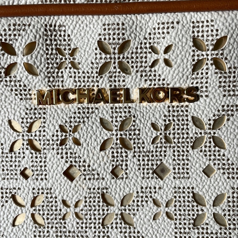 Michael Kors laser cut crossbody - Picture 2 of 4